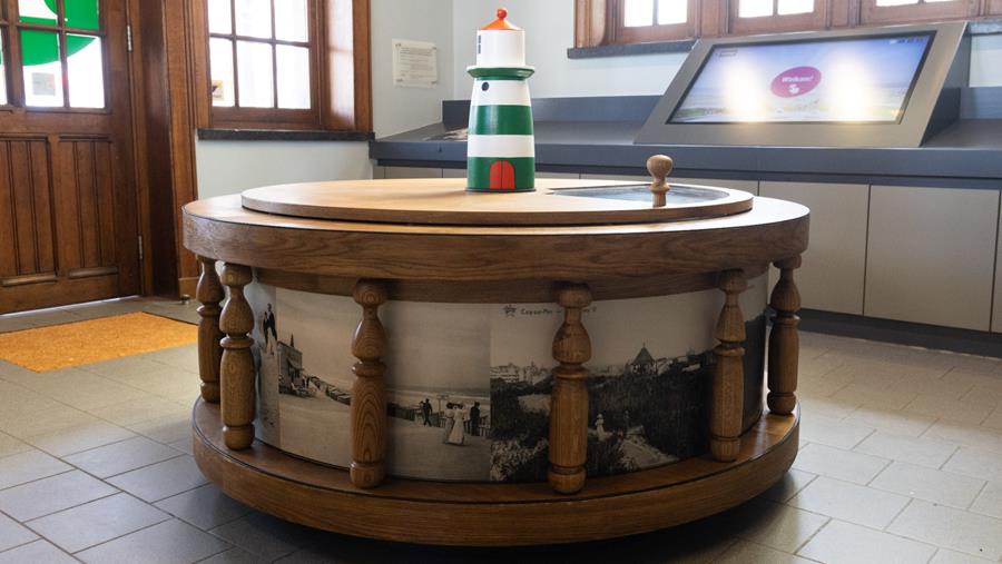 ABIS équipe les nouveaux offices de tourisme de mobilier interactif