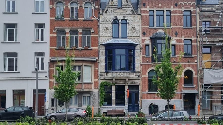 Baie vitrée historique comme réplique authentique à Antwerpen Zuid