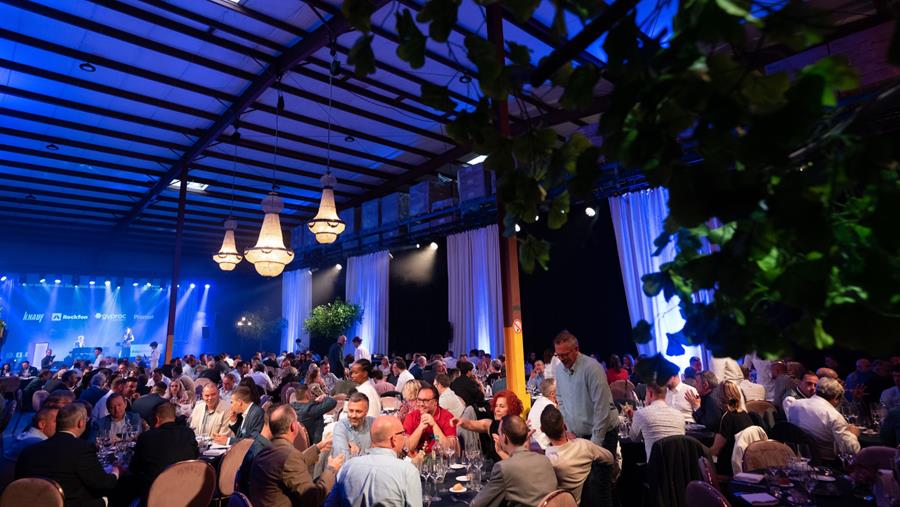 Connecter les gens, renforcer les marques, créer du soutien