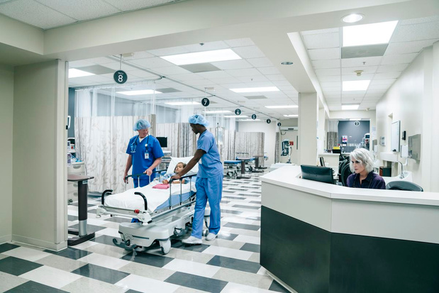 UK: "Patients are dying in the corridors of overcrowded hospitals"