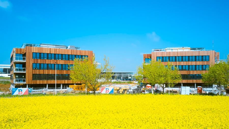 Façade en bois ignifugée pour un parc de bureaux durable