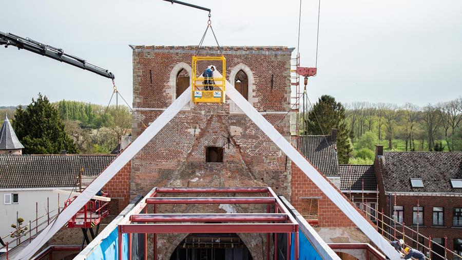 Le bois redonne sa grandeur à l’église de Galmaarden