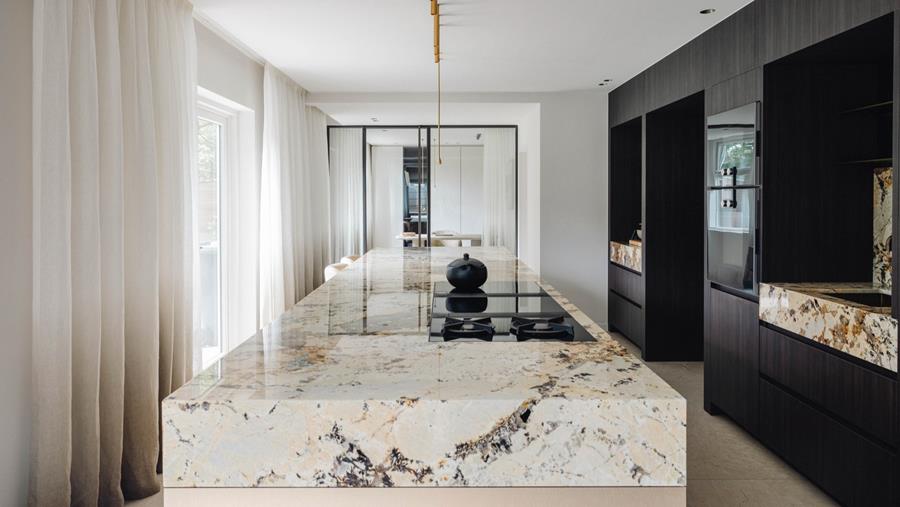 20 cm opgedikt kwartsietblad toont technisch vakmanschap