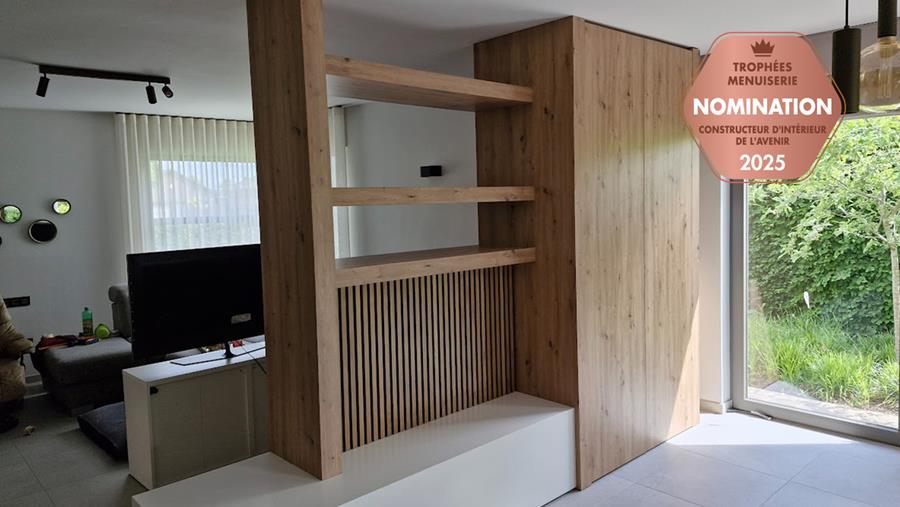 Des meubles spacieux sur mesure pour une séparation de pièce élégante