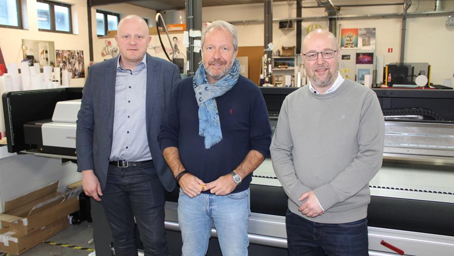 Replay Studio investeert in Nyala 5-vlakbedprinter van swissQprint