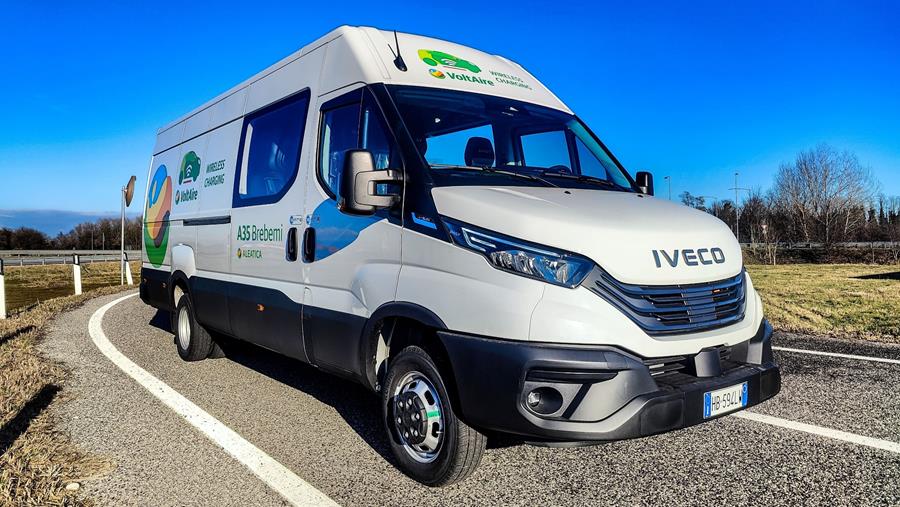 IVECO teste la recharge sans fil sur autoroute