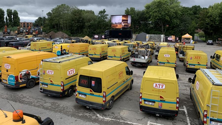 Opleiding op 1,5 m afstand dankzij drive-in bioscoop