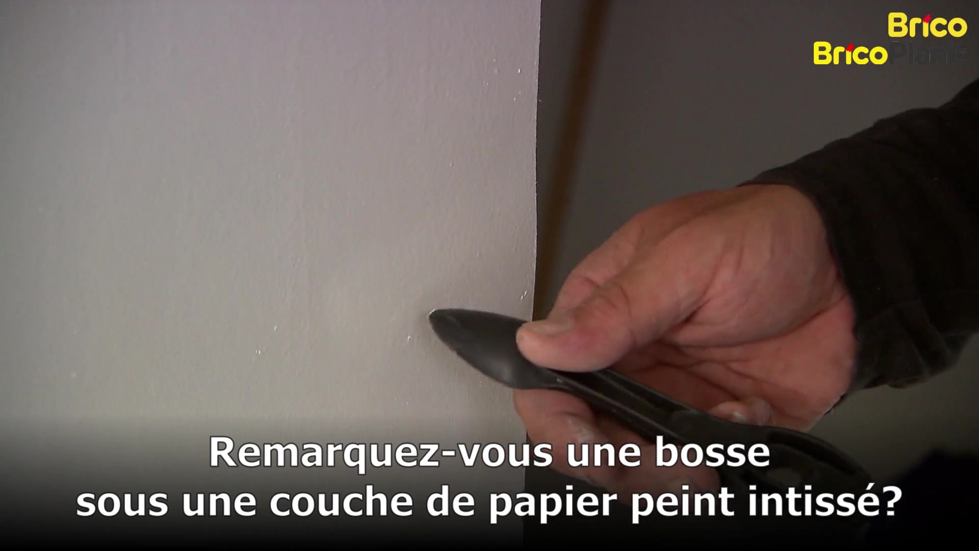 Comment éliminer les bosses dans le papier peint intissé