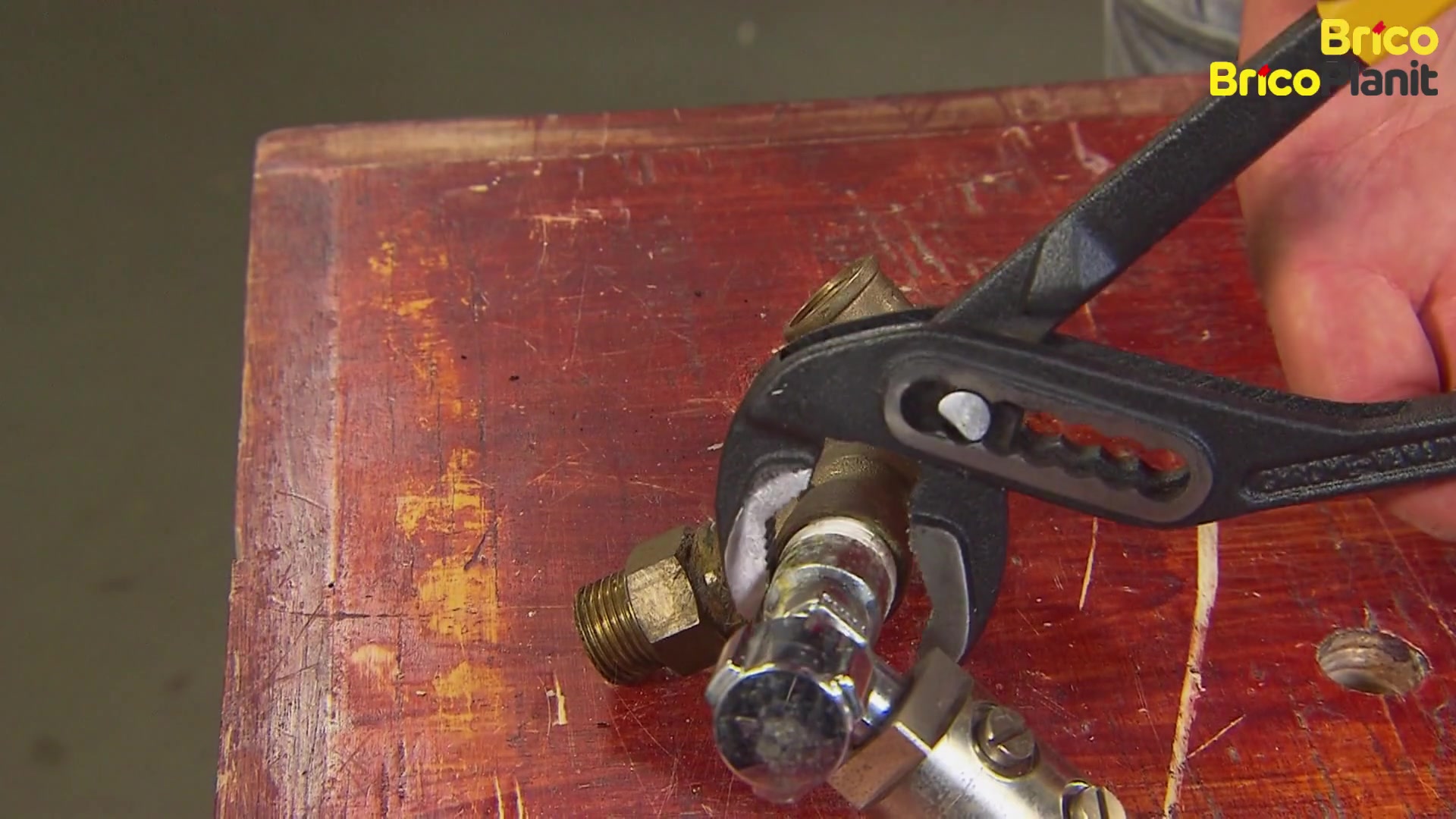 Comment utiliser une pince multi-prise sans dommages?