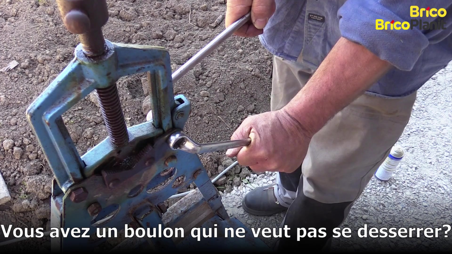 Comment desserrer un boulon bloqué?