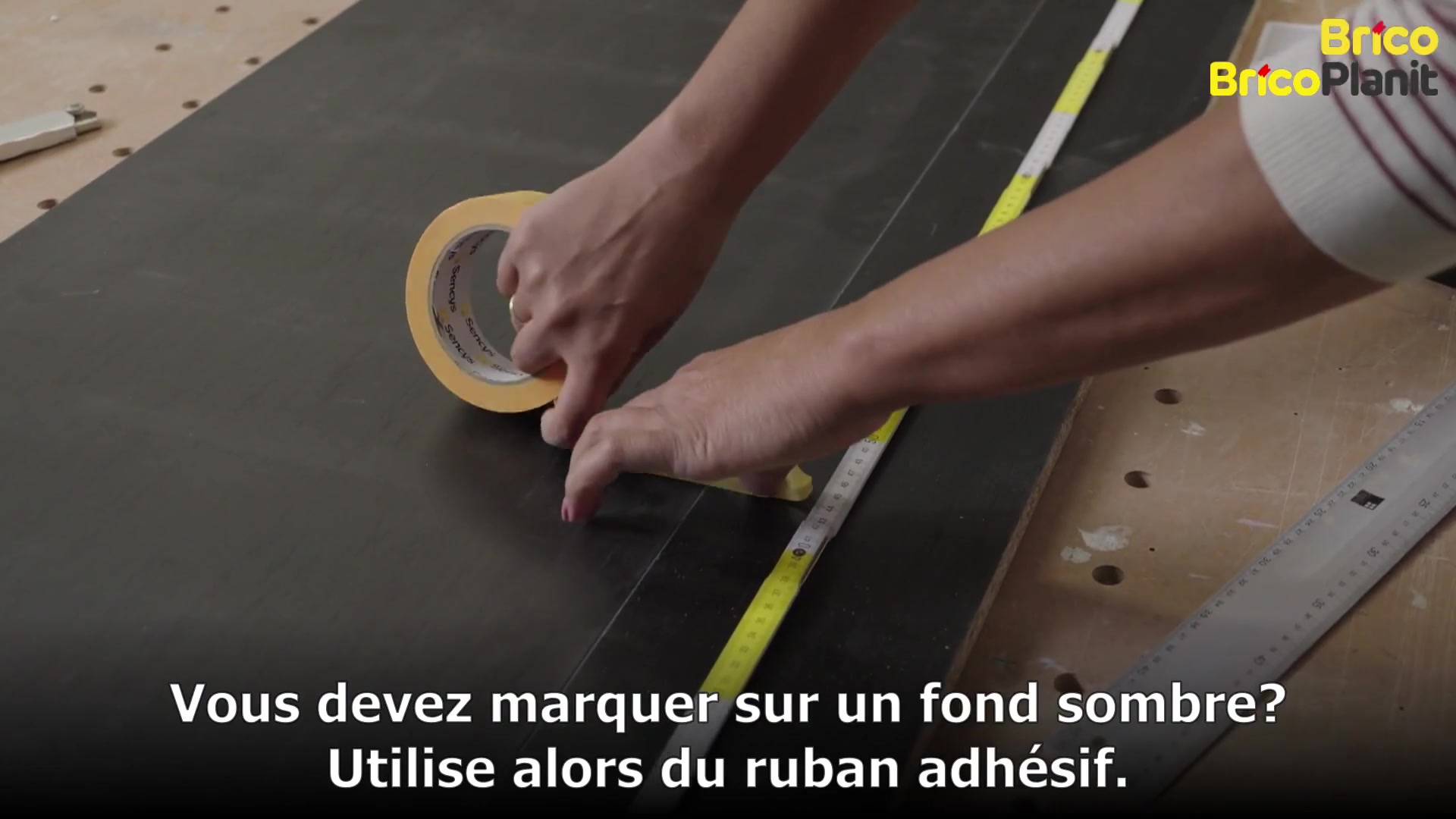 Comment marquer sur une surface sombre?